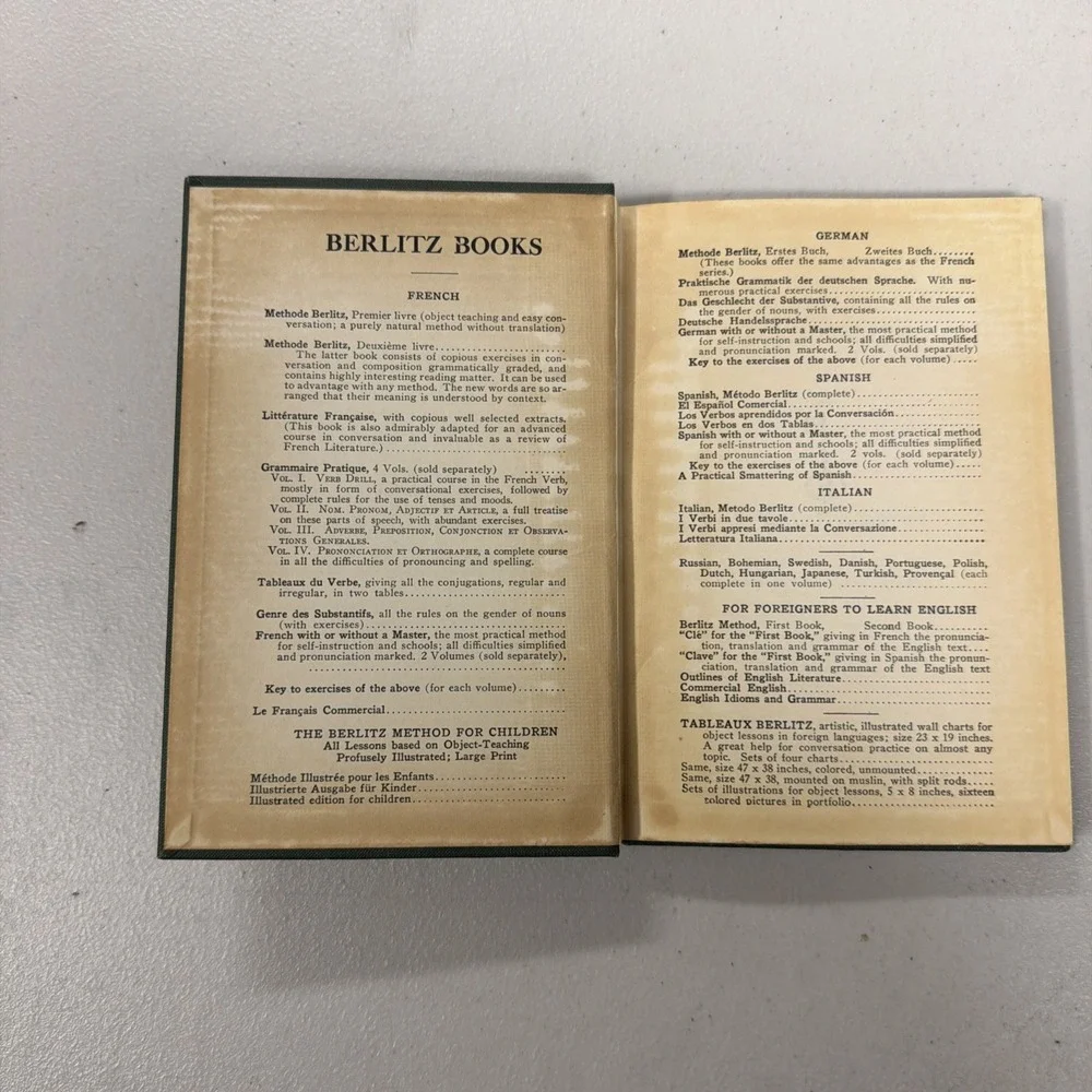 vintage green hardcover copy of Erstes Buch